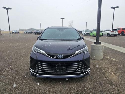 2025 Toyota Sienna Platinum