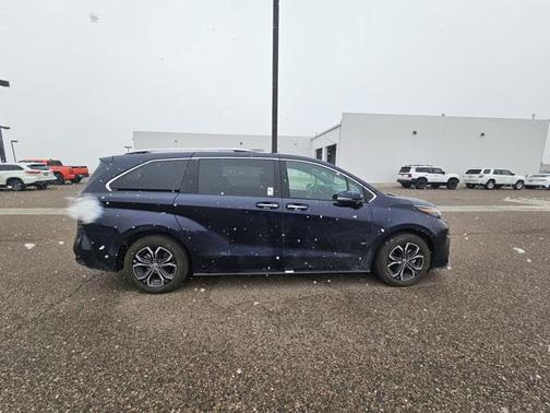 2025 Toyota Sienna Platinum