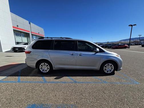2017 Toyota Sienna XLE Premium