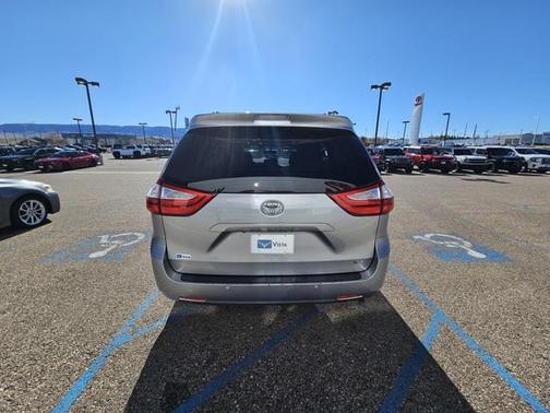 2017 Toyota Sienna XLE Premium