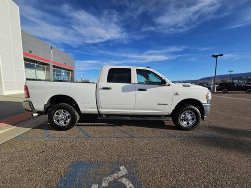 2021 RAM 2500 Tradesman Crew Cab 4x4 6'4' Box