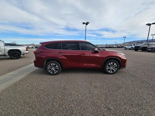 2020 Toyota Highlander Hybrid XLE