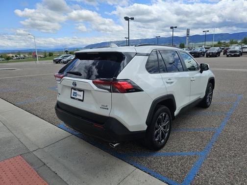 2022 Toyota RAV4 Hybrid XLE Premium