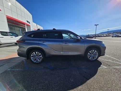 2026 Toyota Highlander Platinum