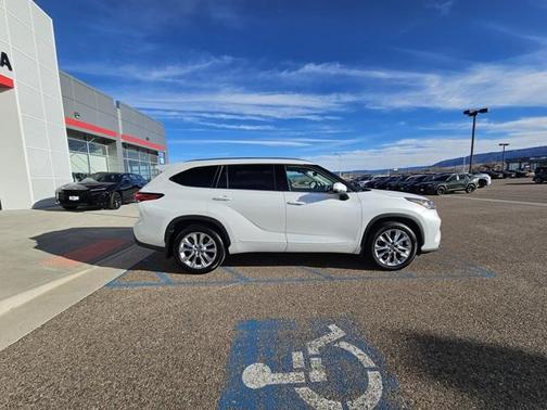 2022 Toyota Highlander Limited