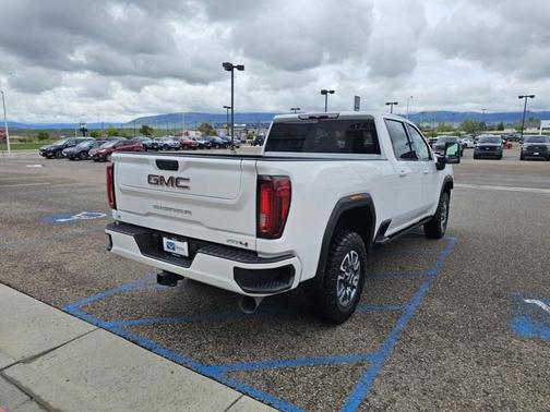 2022 GMC Sierra 2500 AT4