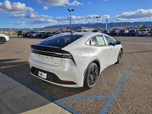 2026 Toyota Prius Plug-In Hybrid SE