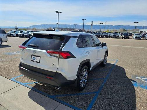 Wind Chill Pearl 2023 Toyota RAV4 XLE Premium