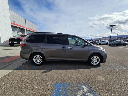 2015 Toyota Sienna XLE Premium