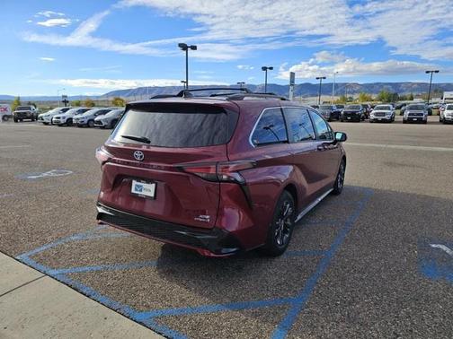 2024 Toyota Sienna XSE 7 Passenger