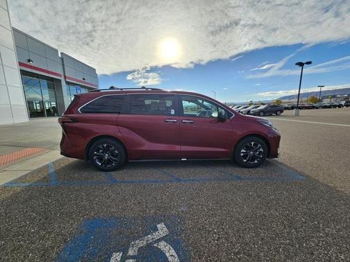 2024 Toyota Sienna XSE 7 Passenger