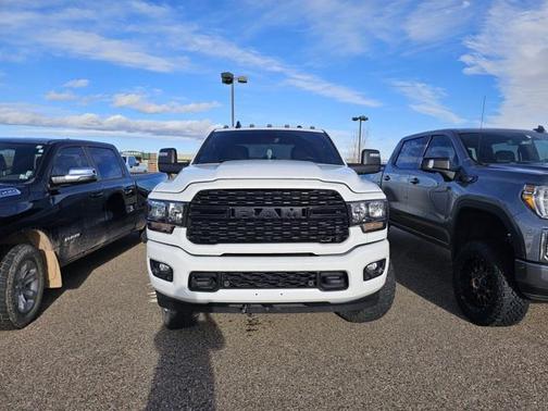 2023 RAM 3500 Big Horn Crew Cab 4x4 8' Box