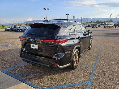 2023 Toyota Highlander Hybrid XLE
