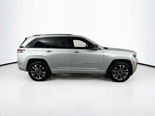 2022 Jeep Grand Cherokee Overland