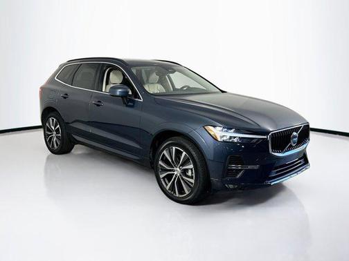 2022 Volvo XC60 B5 Momentum