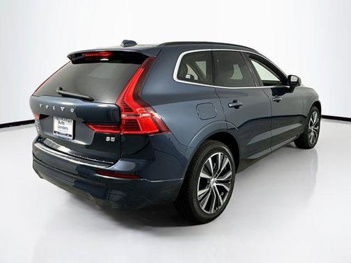 2022 Volvo XC60 B5 Momentum