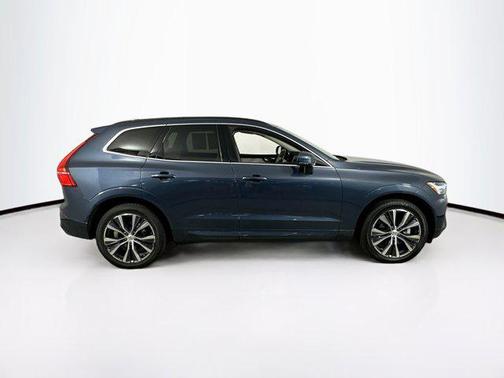 2022 Volvo XC60 B5 Momentum