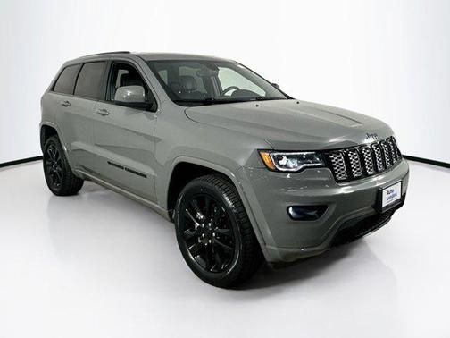 2022 Jeep Grand Cherokee Laredo