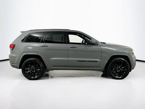 2022 Jeep Grand Cherokee Laredo
