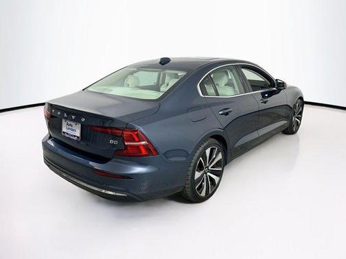 2023 Volvo S60 B5 Ultimate Bright Theme