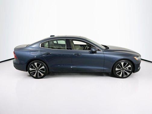 2023 Volvo S60 B5 Ultimate Bright Theme