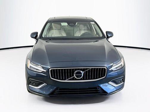 2023 Volvo S60 B5 Ultimate Bright Theme