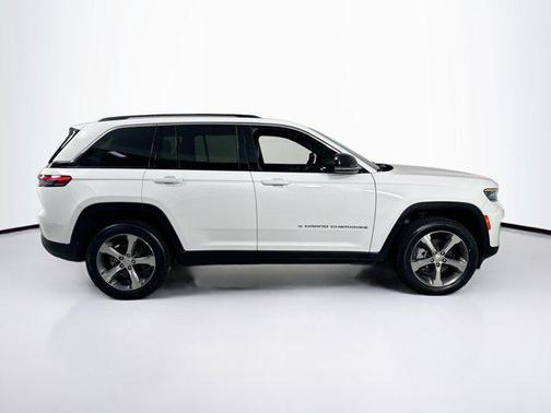 Bright White Clearcoat 2023 Jeep Grand Cherokee Limited