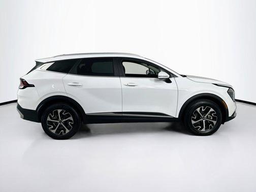 Glacial White Pearl 2024 Kia Sportage EX