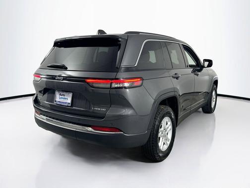 Baltic Gray Metallic Clearcoat 2023 Jeep Grand Cherokee Laredo