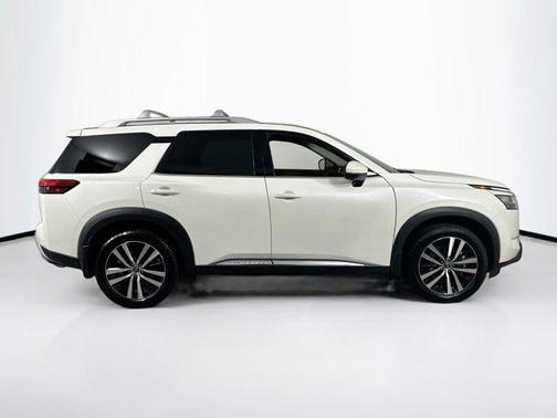 2023 Nissan Pathfinder Platinum 4WD