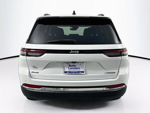 Bright White Clearcoat 2023 Jeep Grand Cherokee Laredo