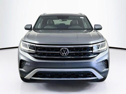 Platinum Gray Metallic 2023 Volkswagen Atlas Cross Sport 3.6L V6 SE w/Technology