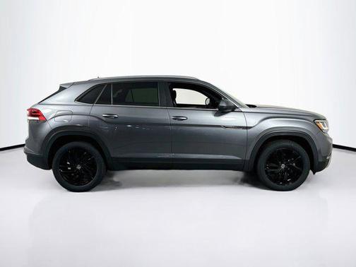 Platinum Gray Metallic 2023 Volkswagen Atlas Cross Sport 3.6L V6 SE w/Technology