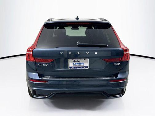 2023 Volvo XC60 B5 Ultimate Dark Theme