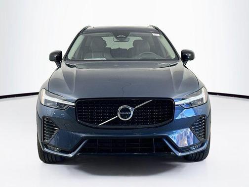 2023 Volvo XC60 B5 Ultimate Dark Theme