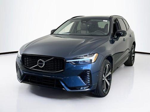 2023 Volvo XC60 B5 Ultimate Dark Theme
