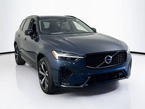 2023 Volvo XC60 B5 Ultimate Dark Theme