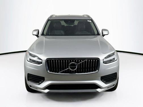 2022 Volvo XC90 T5 Momentum