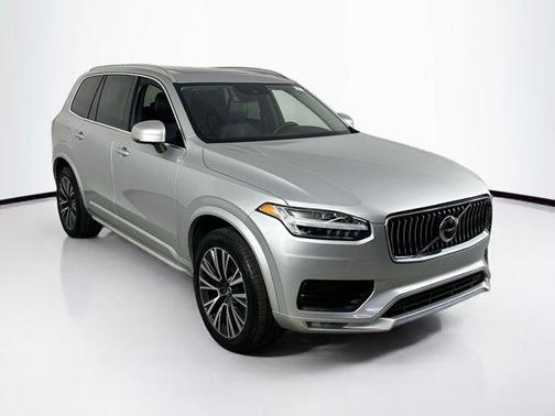 2022 Volvo XC90 T5 Momentum