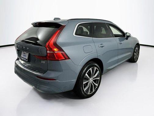 2022 Volvo XC60 B5 Momentum