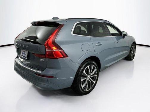 2022 Volvo XC60 B5 Momentum