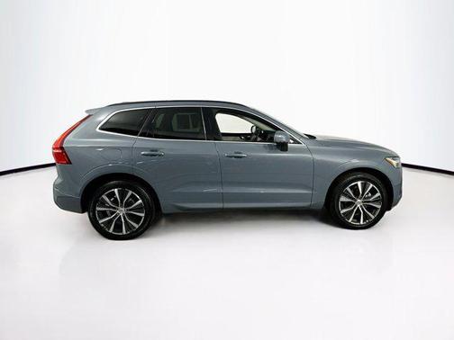 2022 Volvo XC60 B5 Momentum
