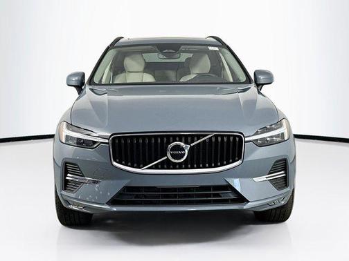 2022 Volvo XC60 B5 Momentum