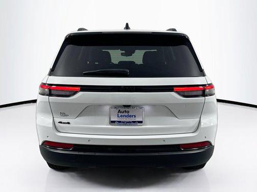 Bright White Clearcoat 2023 Jeep Grand Cherokee Altitude
