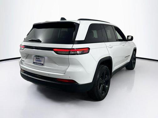 Bright White Clearcoat 2023 Jeep Grand Cherokee Altitude