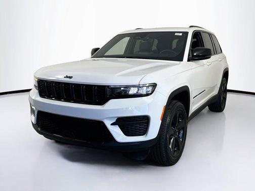Bright White Clearcoat 2023 Jeep Grand Cherokee Altitude