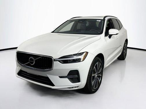 2022 Volvo XC60 B5 Momentum