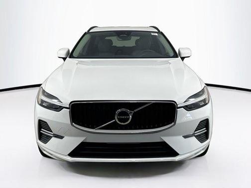2022 Volvo XC60 B5 Momentum