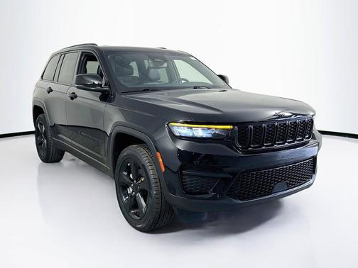 Diamond Black Crystal Pearlcoat 2023 Jeep Grand Cherokee Altitude