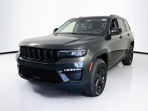 Rocky Mountain Pearlcoat 2023 Jeep Grand Cherokee Limited